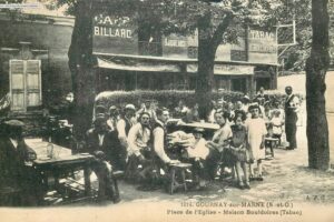 CP 1214 Pl de L'eglise - Mais Bouldoires tabac 1930