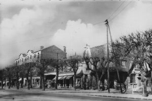 La poste sur l'avenue Joffre 1944 Raymon