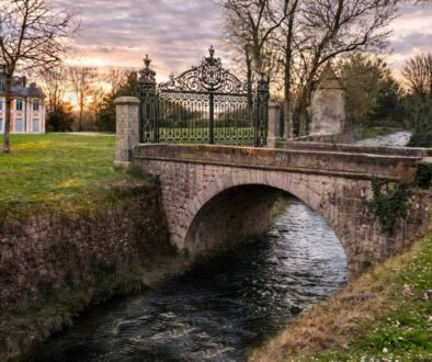 le pont de pierre et sa grille