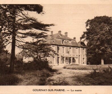 La mairie s'installa dans le château rouge en 1925.